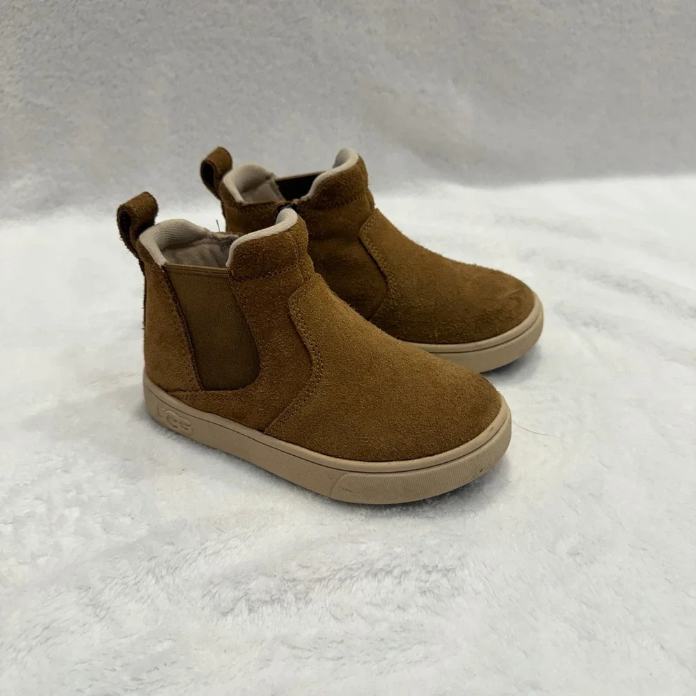 UGG Kids Brown Suede Chelsea Boots Side Zip Pull Tabs‎ Size 9